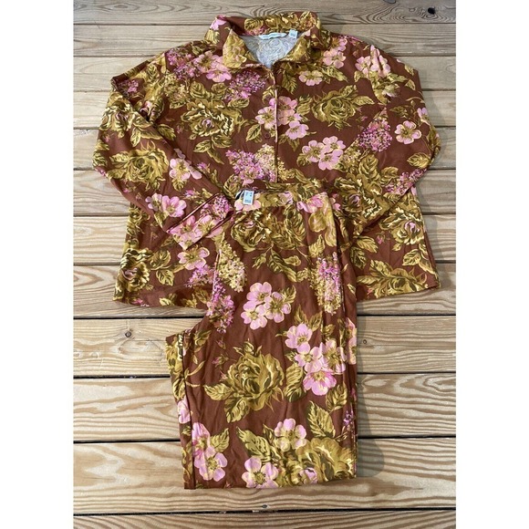 Isaac Mizrahi Other - NEW Isaac Mizrahi Live Floral Pajama Sleep Set Size Medium Golden Button Front